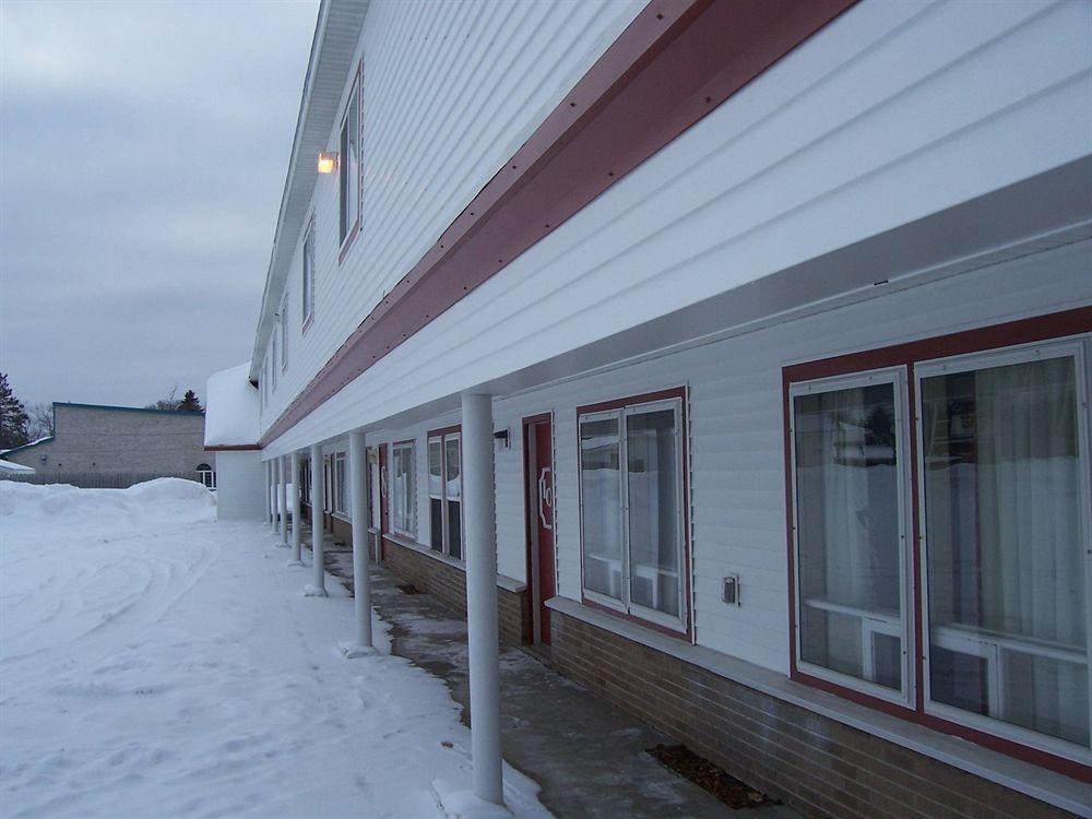 North Country American Inn Kalkaska Dış mekan fotoğraf