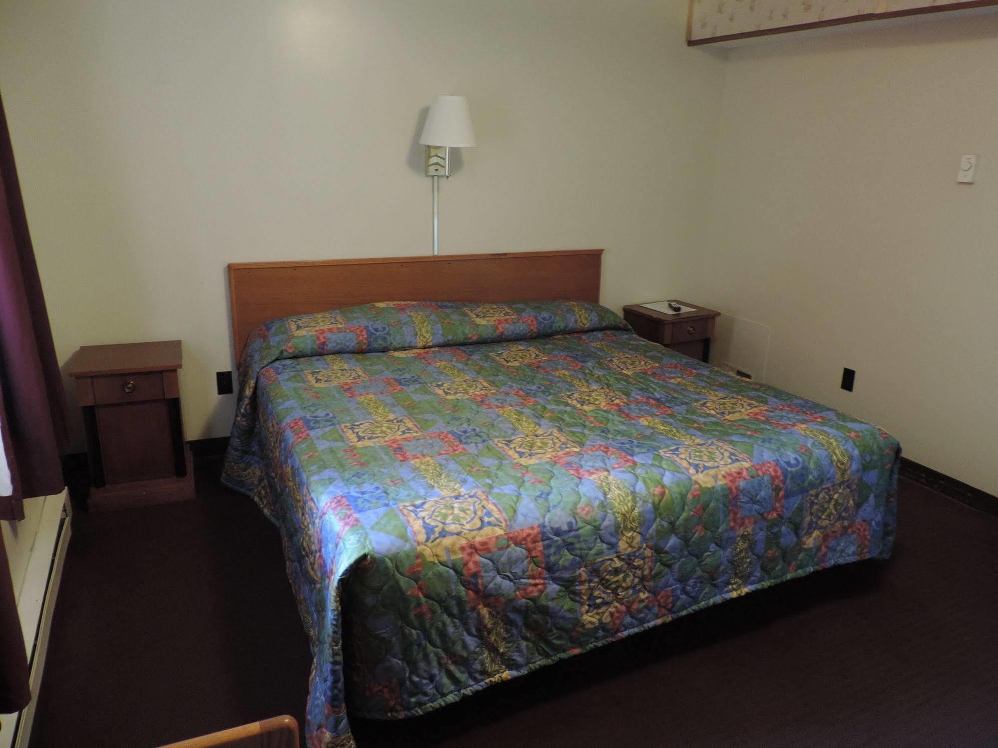 North Country American Inn Kalkaska Dış mekan fotoğraf